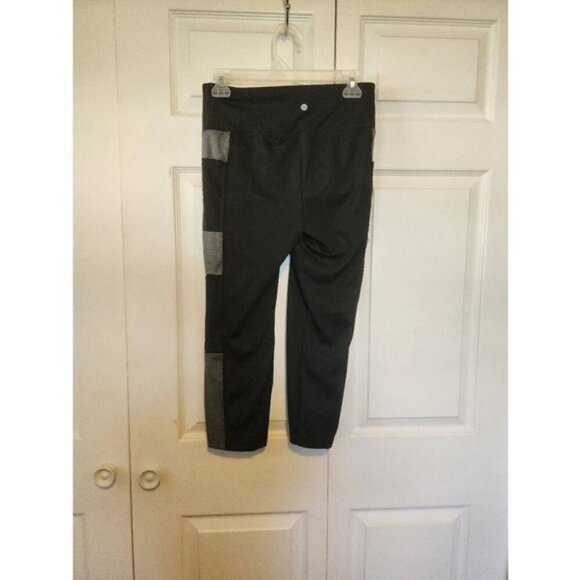 2 Sets of Athletic Capris - Picture 5 of 9